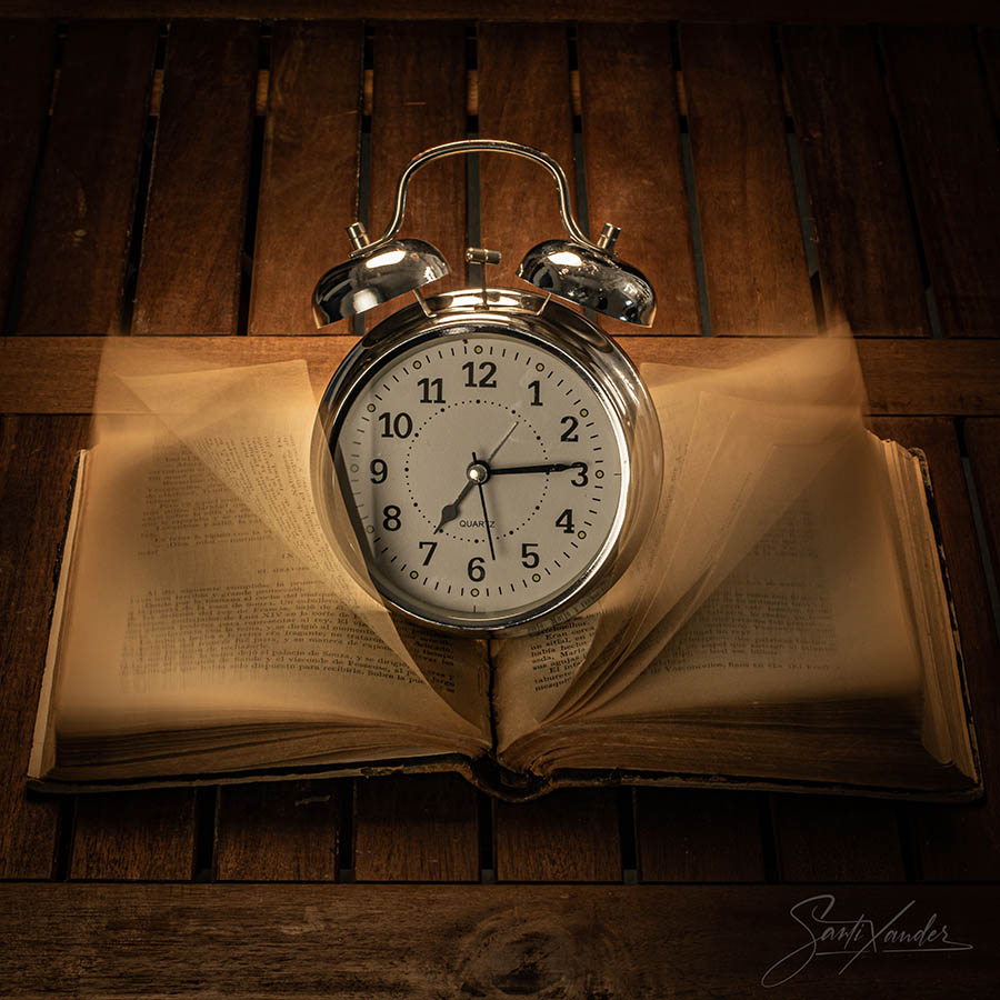 Reloj y Libro-2 firma