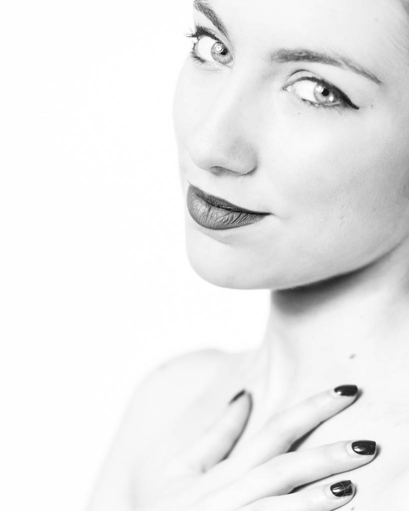 Retrato Blanco y Negro Artístico de María Gomez por el Fotógrafo Santi Xander_15